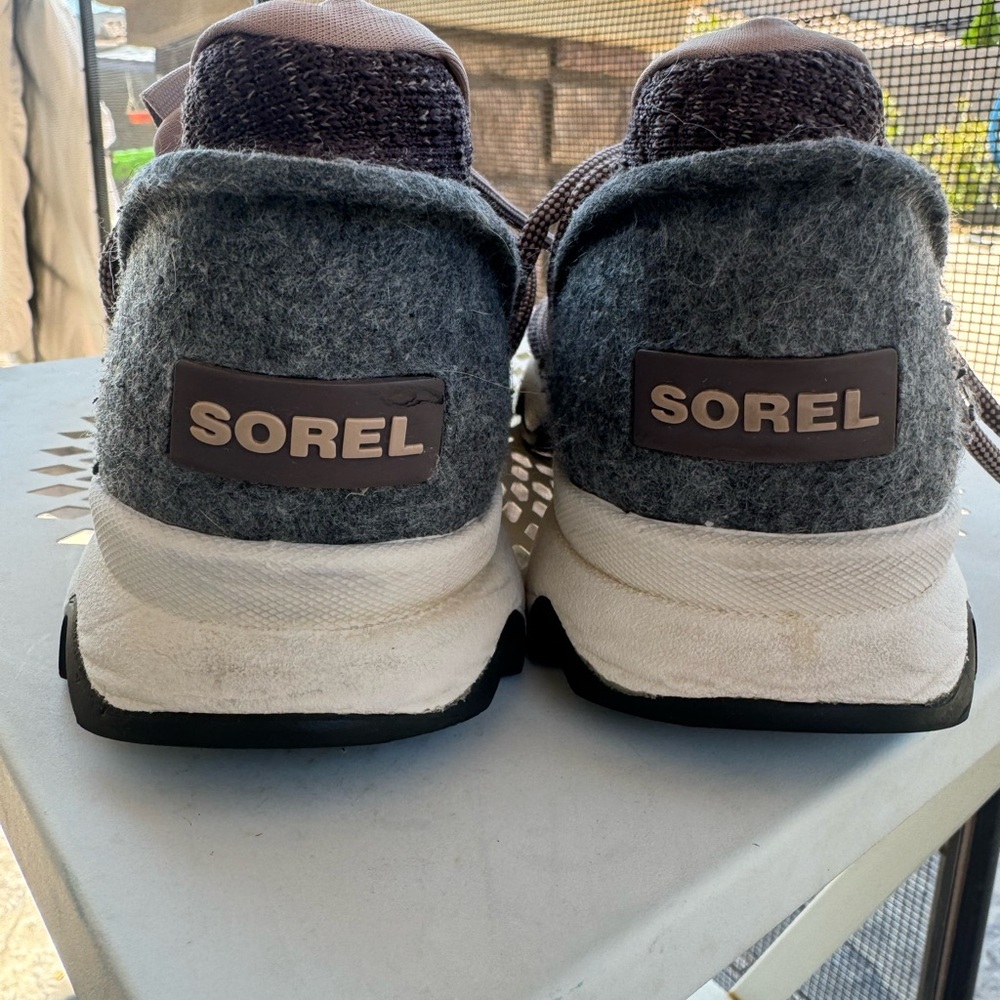 Sorel women’s sneakers 6.5